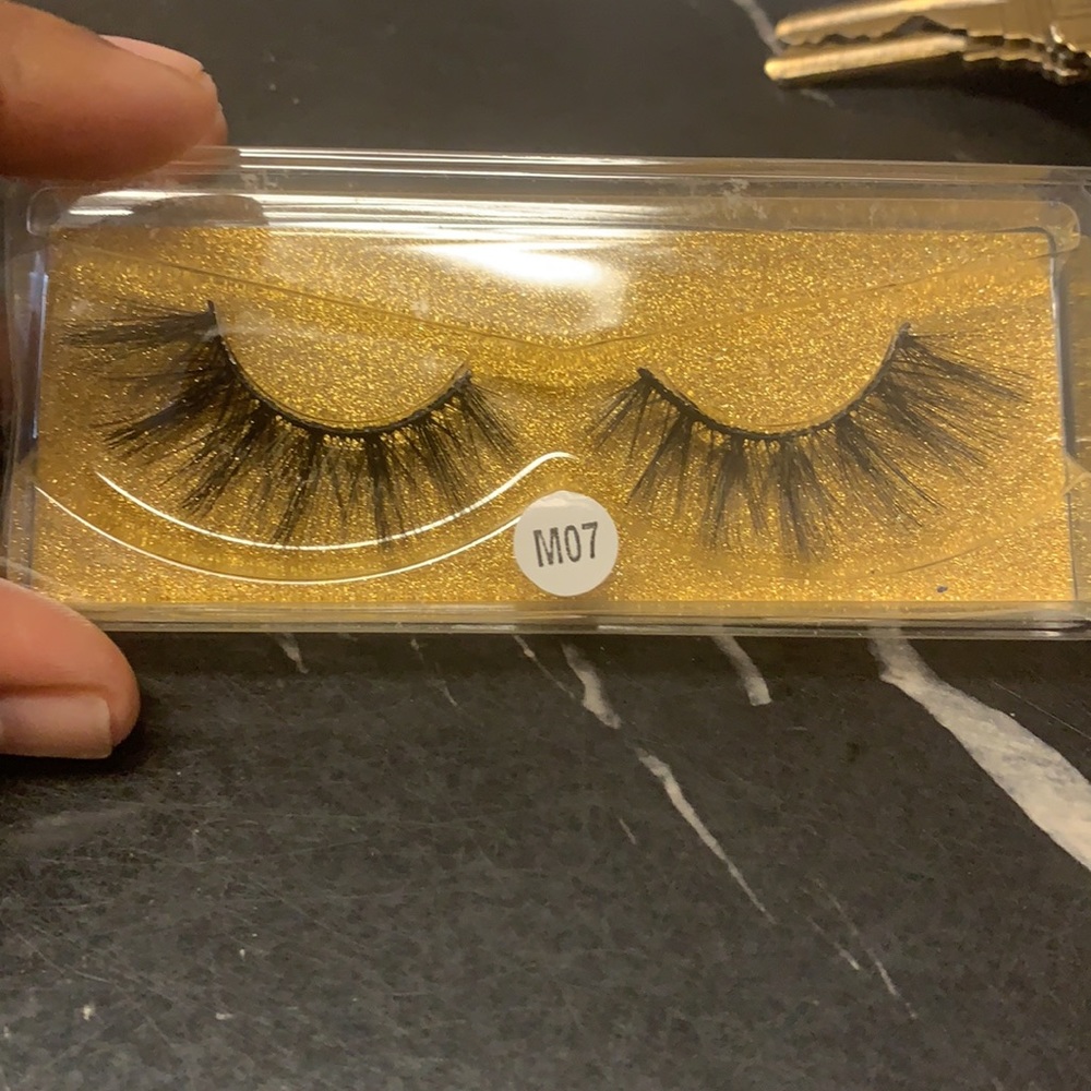 Lashes - Picture 10 of 17